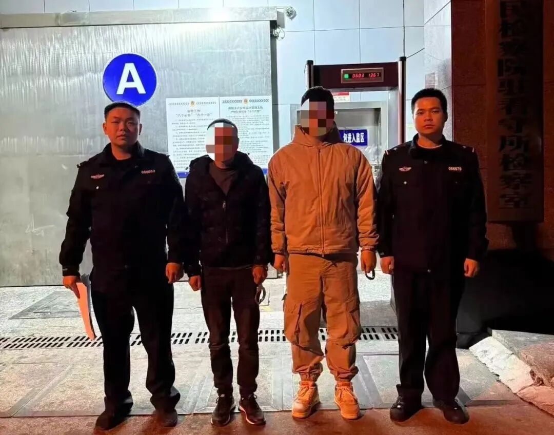 8个包裹，里面都是金条！