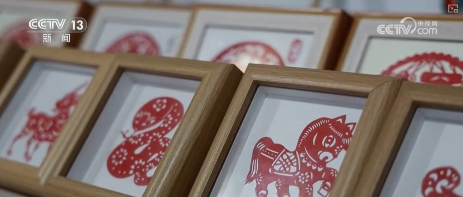 节日氛围渐浓 非遗展“新”意添彩假日消费 逛逛逛、买买买消费市场“升温”