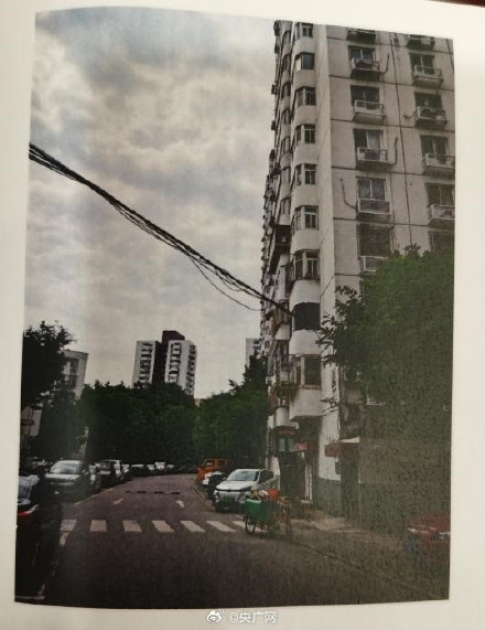 六旬老太高空抛垃圾砸坏车被罚四千 六旬老太高空抛垃圾砸坏车被罚四千