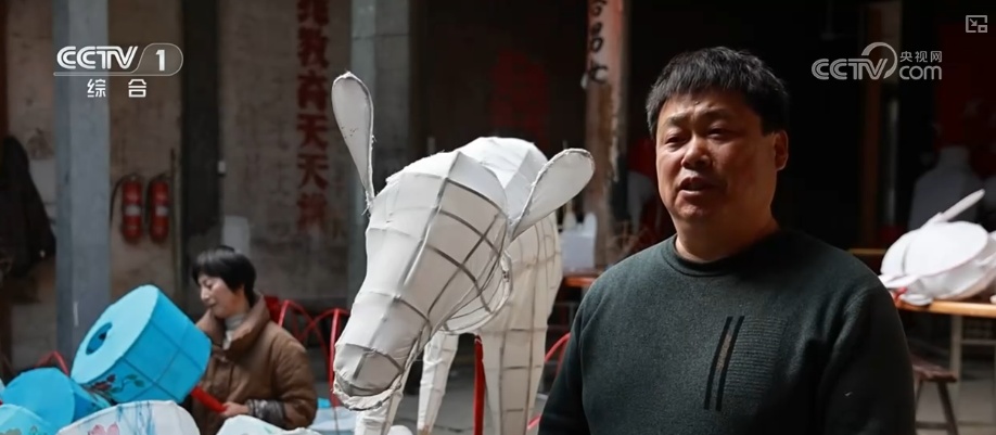 从节日氛围到舌尖美味 假日经济红红火火让消费活力持续迸发