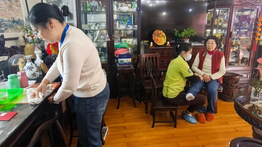 需求暴增！上海阿姨爷叔直呼满意：家务、看病配药、吃饭都有人帮了