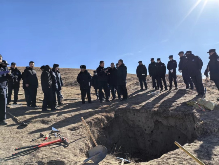 青海警方侦破16年前命案：80名警力高原筛土寻尸，挖地40立方米找到部分遗骸