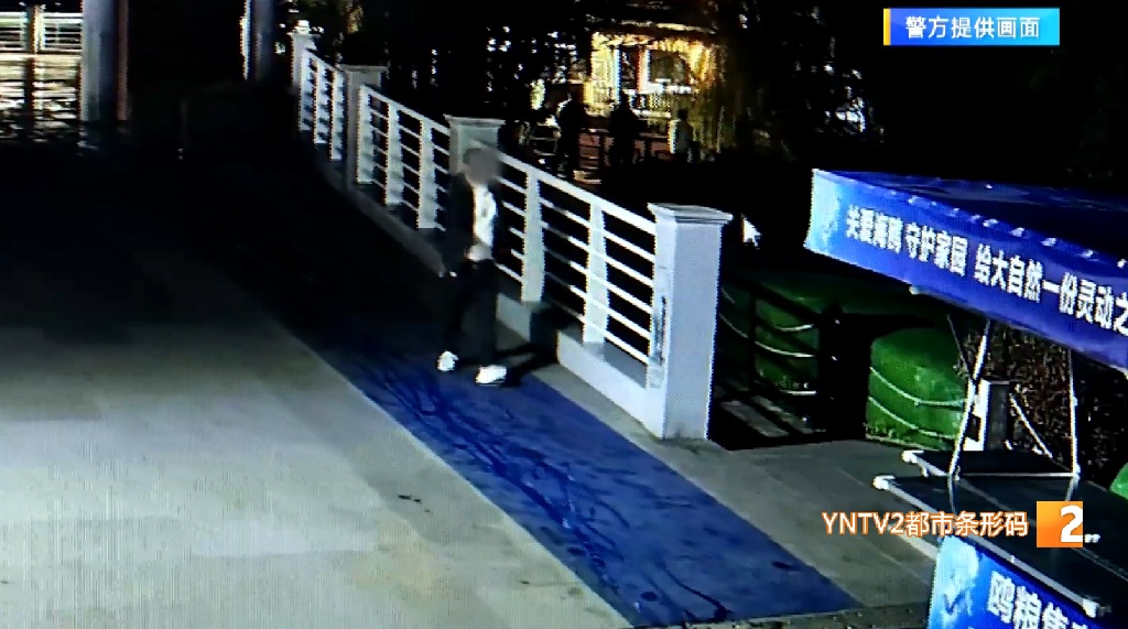 昆明一男子酒后伤害女友，因害怕主动报警，见到警察又跳水逃避抓捕！警方：刑拘！