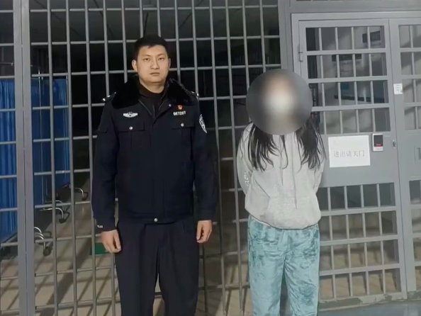 陪朋友就诊，女子嫌等待时间过长，扇医生耳光后逃逸！警方：拘留5日