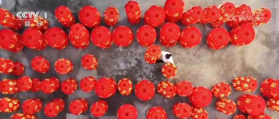 从节日氛围到舌尖美味 假日经济红红火火让消费活力持续迸发