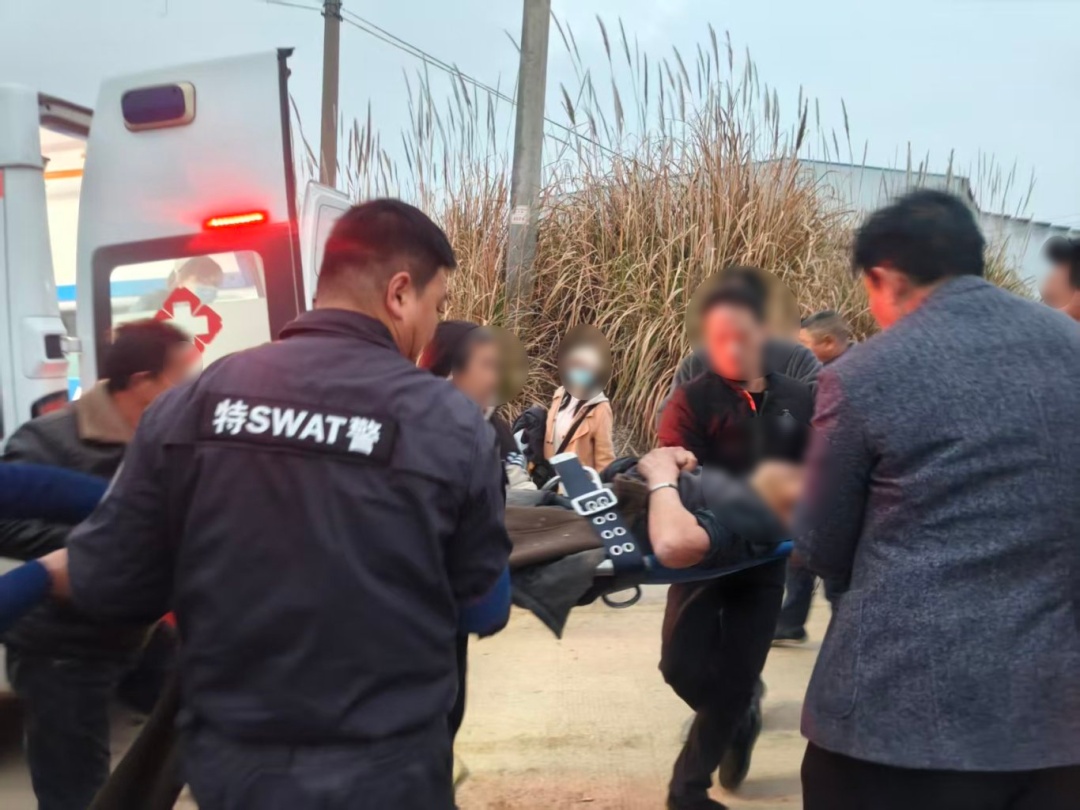 “人在这里！” 四十余小时守望相助的生命回响