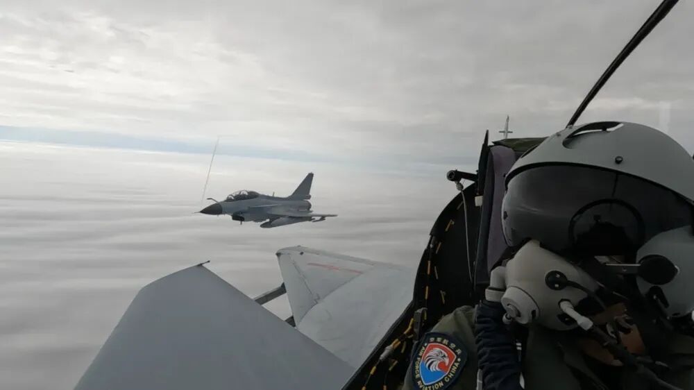 红蓝编队，激烈对抗