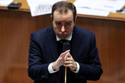 法国紧急立法避免政府停摆