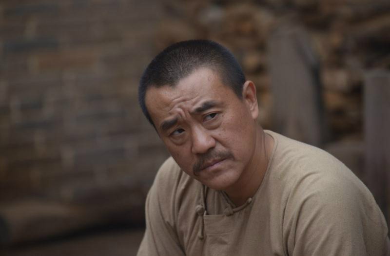 演员何冰透露“再过两年就退休了”