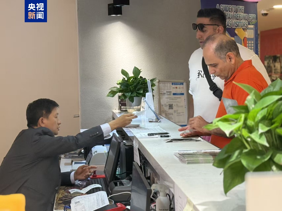 前11个月上海办理离境退税境外旅客数量同比增长156.3%