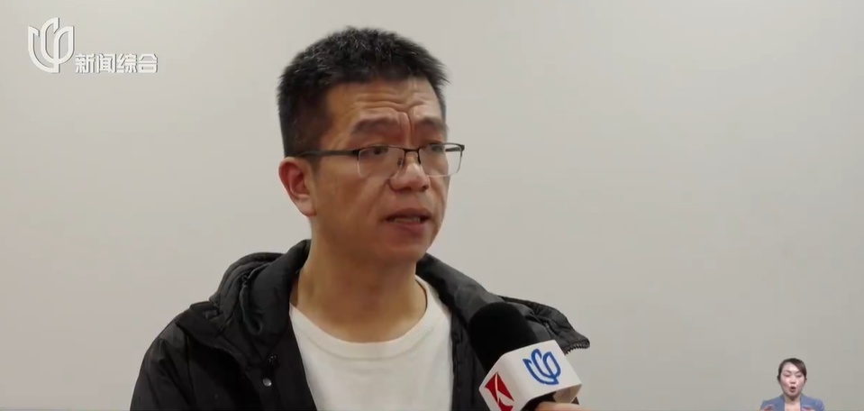 太夸张！上海人比比谁家楼下井盖多！有人家门口100个，“走路难！到处都像贴膏药”...