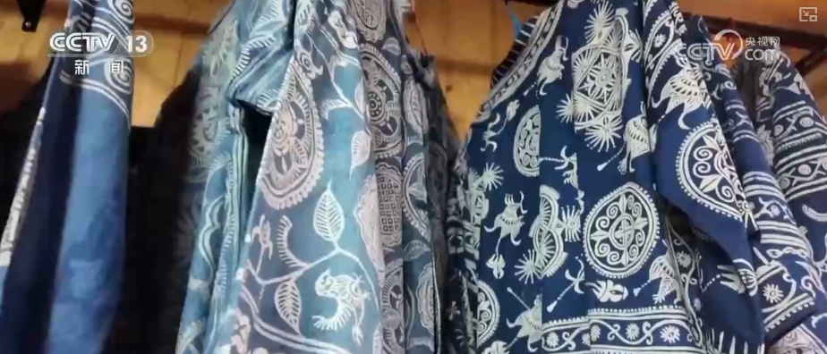 节日氛围渐浓 非遗展“新”意添彩假日消费 逛逛逛、买买买消费市场“升温”