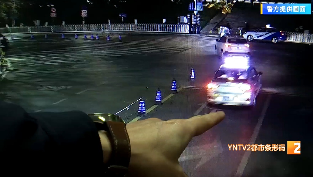 昆明一男子酒后伤害女友，因害怕主动报警，见到警察又跳水逃避抓捕！警方：刑拘！