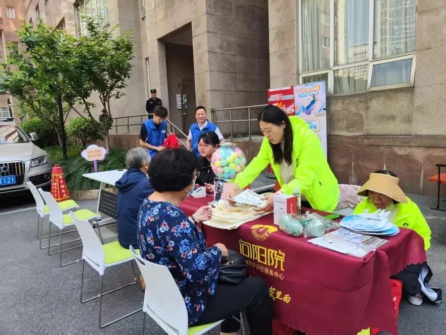 需求暴增！上海阿姨爷叔直呼满意：家务、看病配药、吃饭都有人帮了