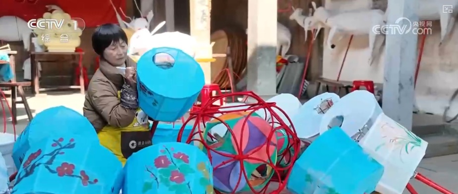 从节日氛围到舌尖美味 假日经济红红火火让消费活力持续迸发