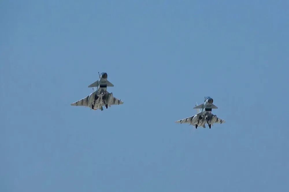 红蓝编队，激烈对抗