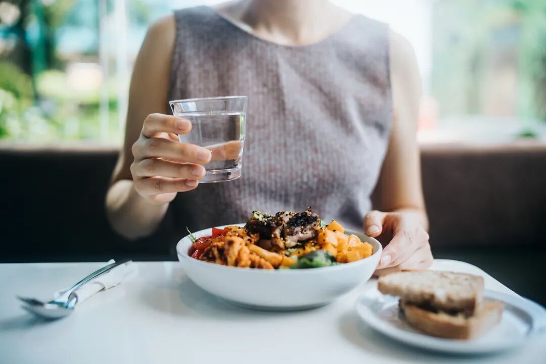 每天这样吃饭，小心“吃掉”你的免疫力！简单两招，帮你把丢失的免疫力“找回来”