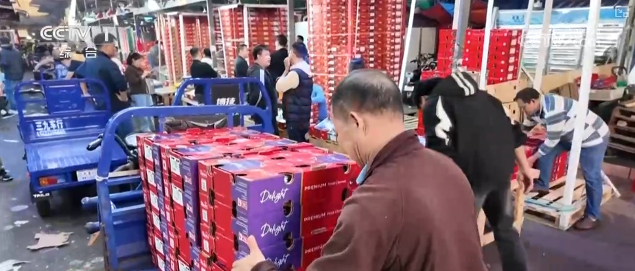 从节日氛围到舌尖美味 假日经济红红火火让消费活力持续迸发