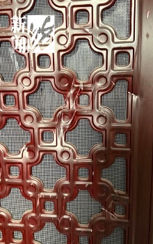 日日惊恐！上海夫妻持斧逐户砍砸邻居家门！居民：多年噩梦...