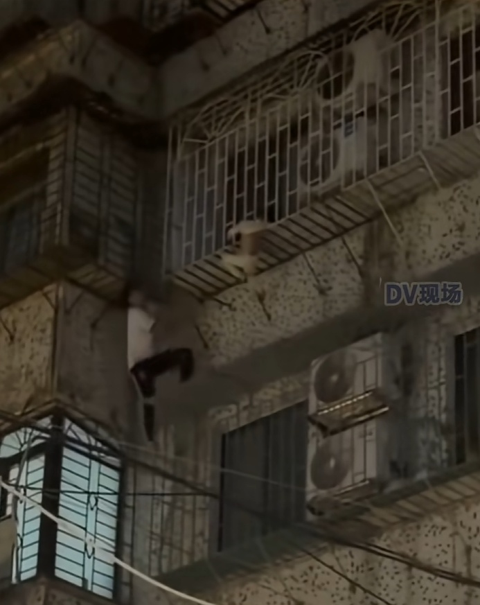 广州白衣“托举哥”找到了！是“00”后，本职工作是……