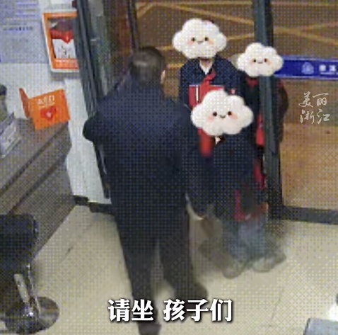 “警察叔叔，我们要报警！”七名小学生吵架来到派出所“评理”，结局没想到