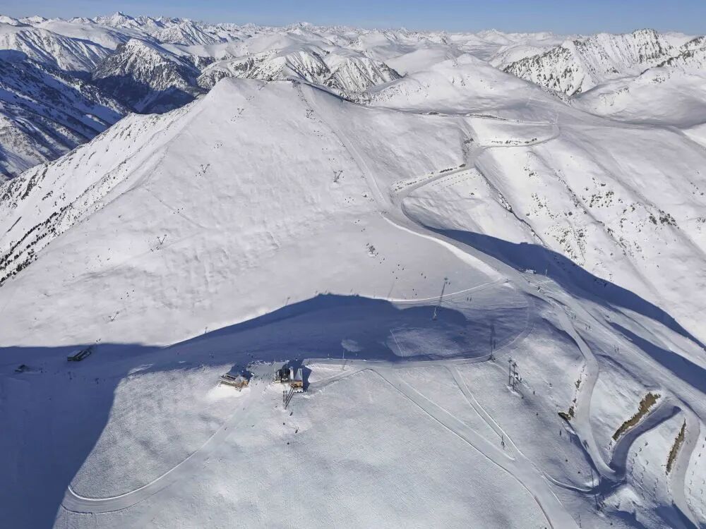 新疆雪崩事故背后：我国滑雪产业必须迈过的一道坎