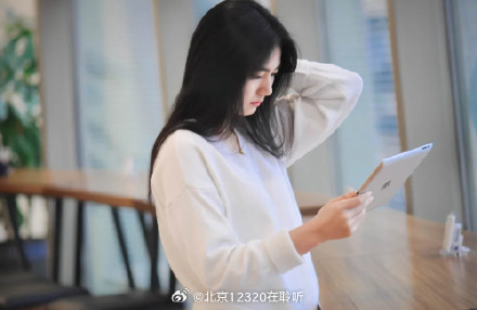 长期低头看手机，颈椎受到的损伤不可逆