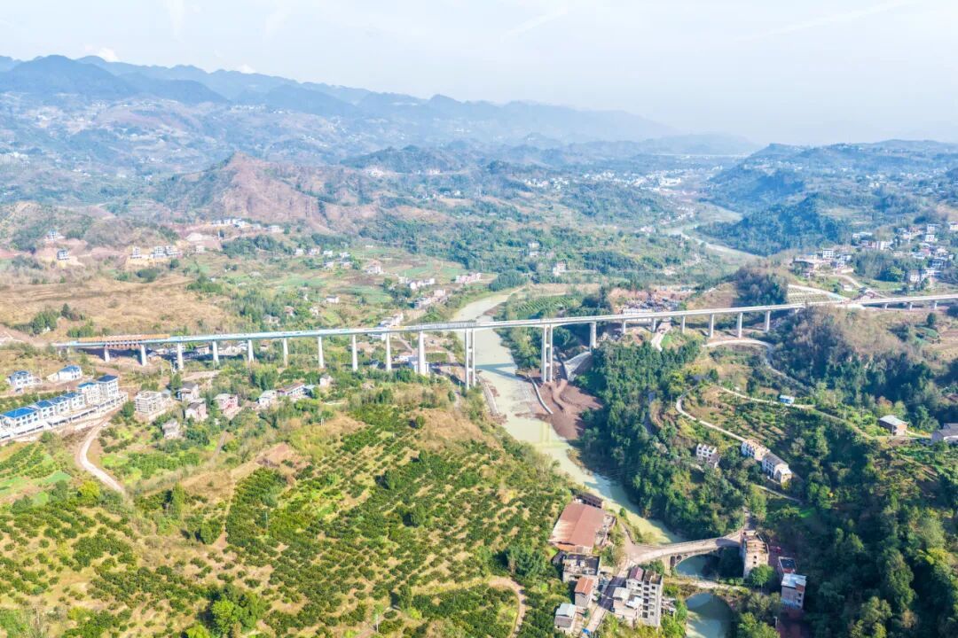 成达万高铁建设新进展，这些工程进度已过9成！