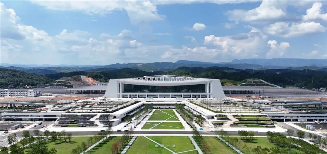 沪渝蓉沿江高铁武宜段正式开通！