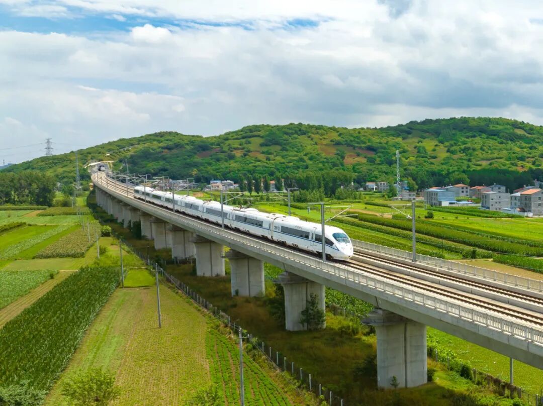 转发祝贺！中国高铁，突破5万公里