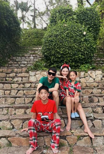 应采儿晒一家四口度假合照