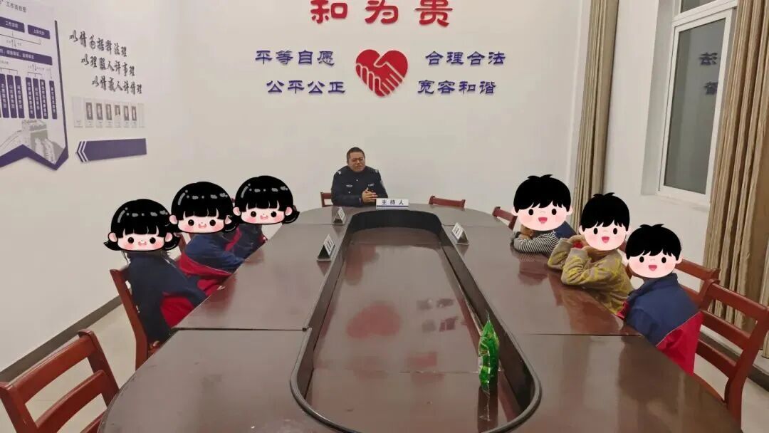 “警察叔叔，我们要报警！”七名小学生吵架来到派出所“评理”，结局没想到