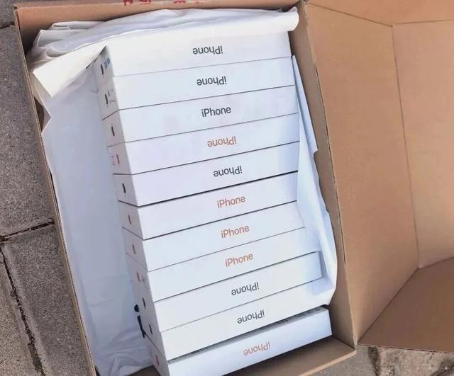 手机店来了“大客户”，店员却报警了，这是咋回事？