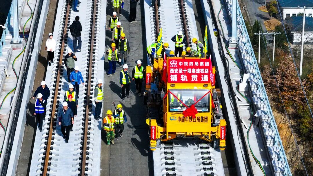 沪渝蓉沿江高铁武宜段正式开通！