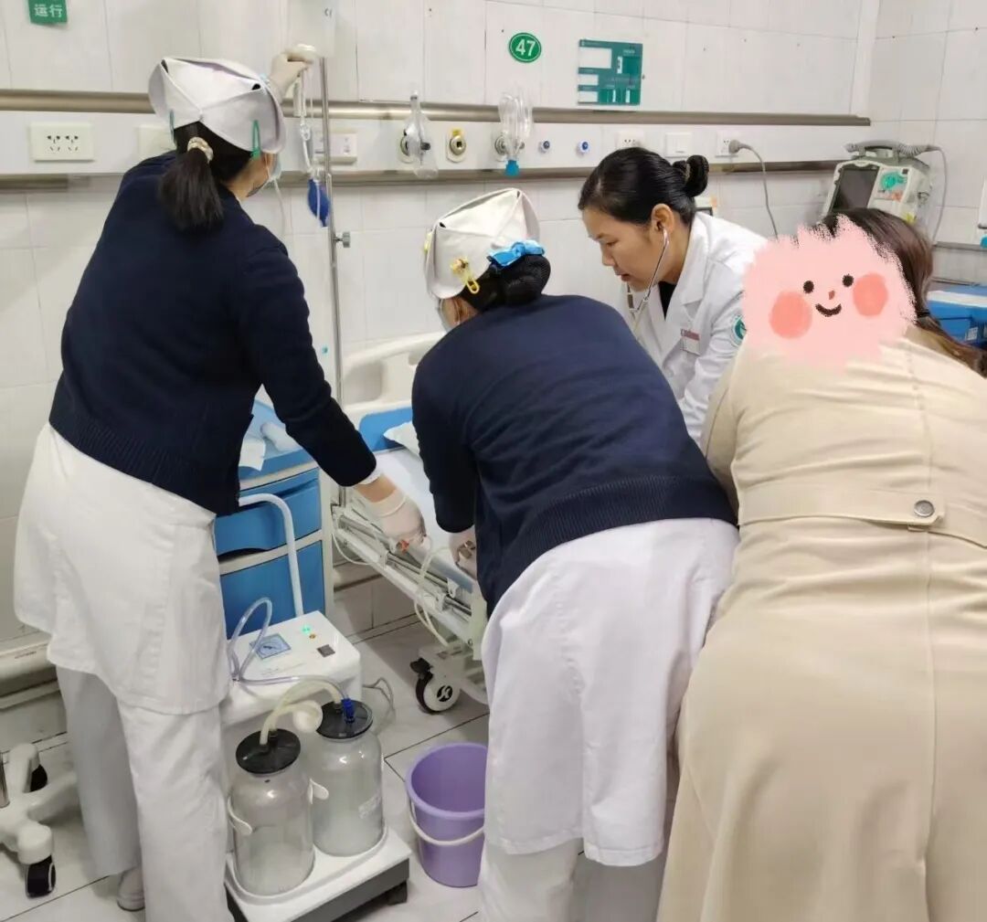 1岁宝宝误服成人头孢，送医后紧急洗胃！医生：第一时间要做这件事