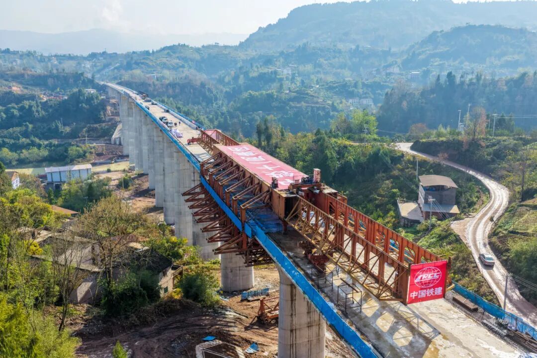 成达万高铁建设新进展，这些工程进度已过9成！