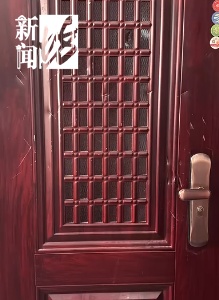 日日惊恐！上海夫妻持斧逐户砍砸邻居家门！居民：多年噩梦...