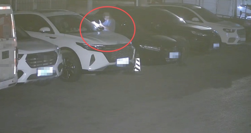 后视镜上出现这种“小卡片”千万别扫码