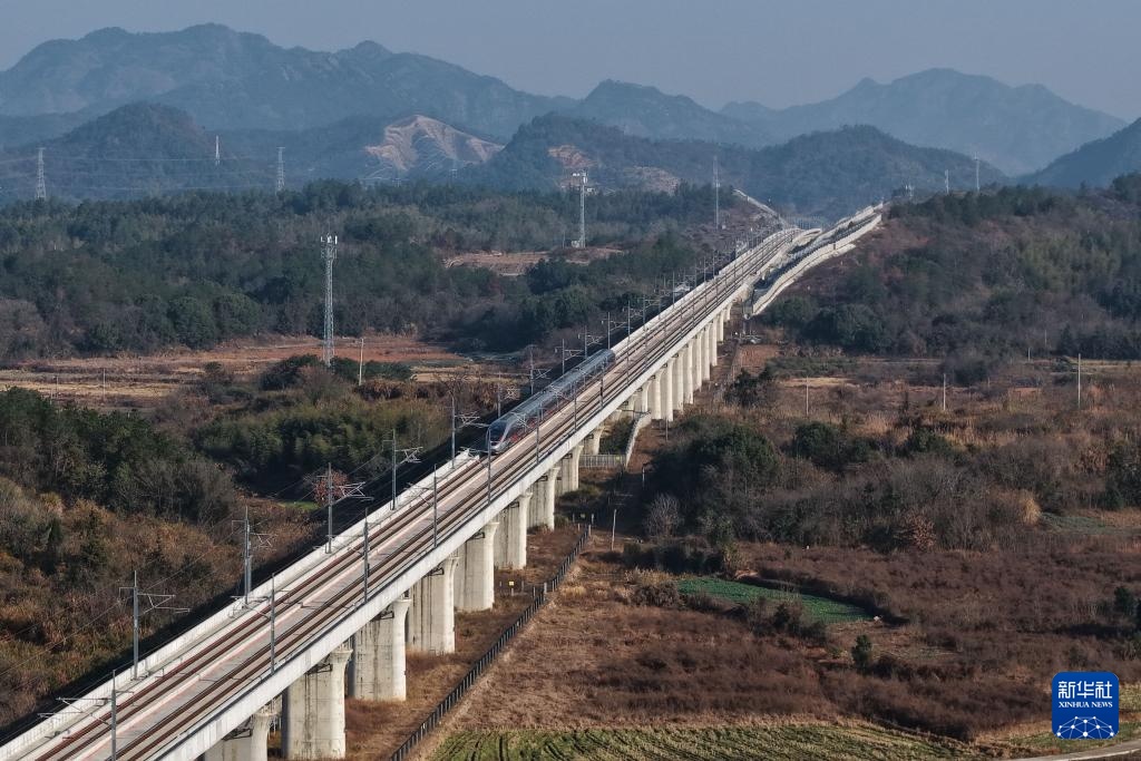 杭衢高铁开通运营