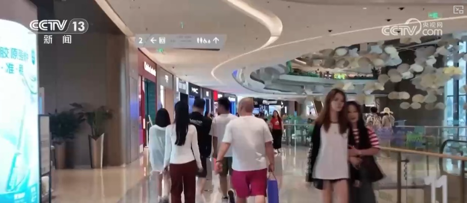 封关首周新观察·11亿元、16.5万人次、77.5万件 火热数据映射市场兴、消费热