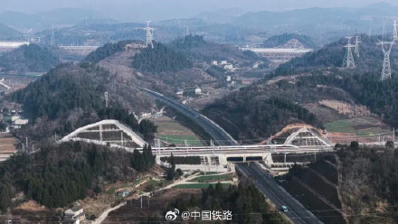 今日开通！G6800次复兴号，已到站！