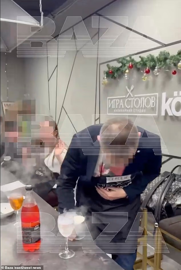 俄罗斯男子派对上喝液氮鸡尾酒，胃部瞬间撑爆当场倒地，医生提醒