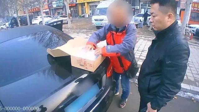 手机店来了“大客户”，店员却报警了，这是咋回事？