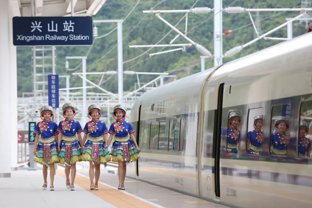 转发祝贺！中国高铁，突破5万公里