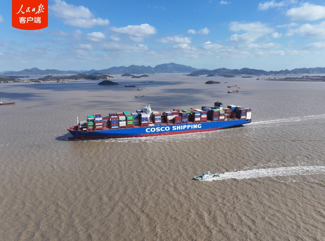 全球最大等级集装箱船成功通航 宁波舟山港迎来“双通道”时代