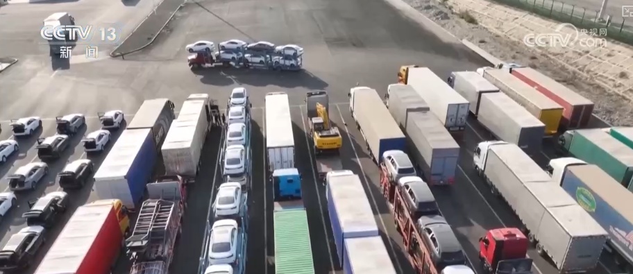 建设者啃下“硬骨头”书写新的世界第一 打通天山为南疆北疆经济发展插上腾飞“翅膀”