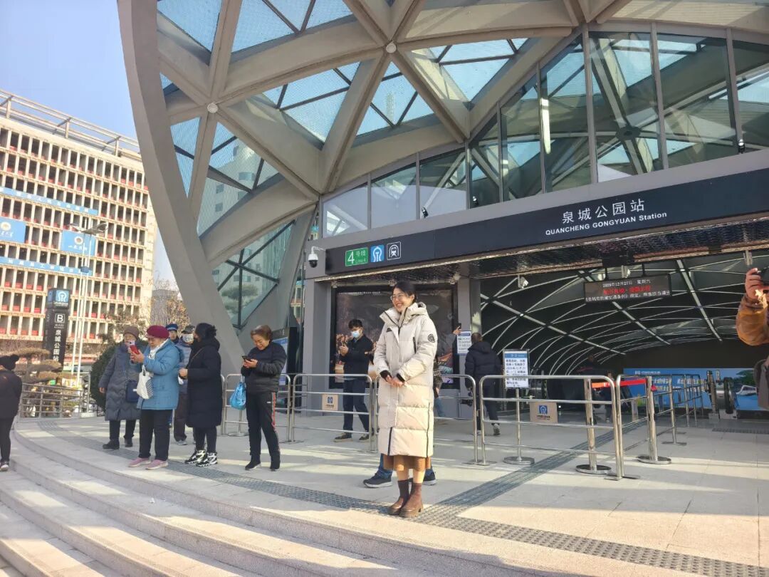 “再也不用担心堵车了！”三线齐发畅游泉城！济南地铁新线开通点燃市民出行热情