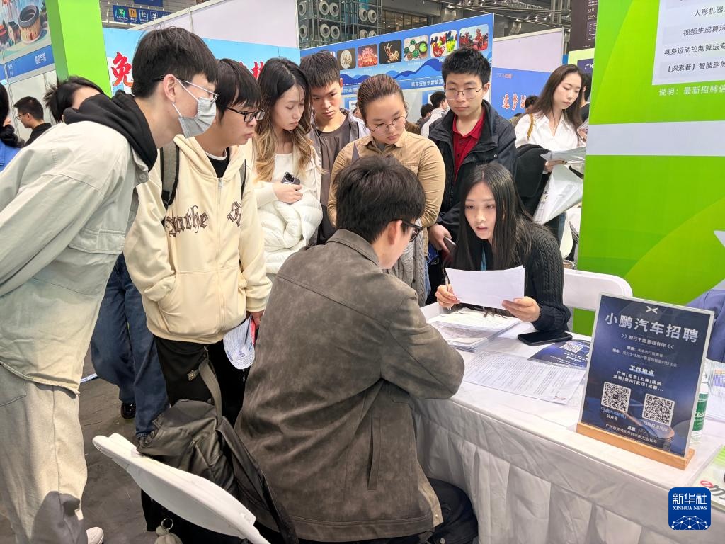 深圳举行“百万英才汇南粤”大型招聘会