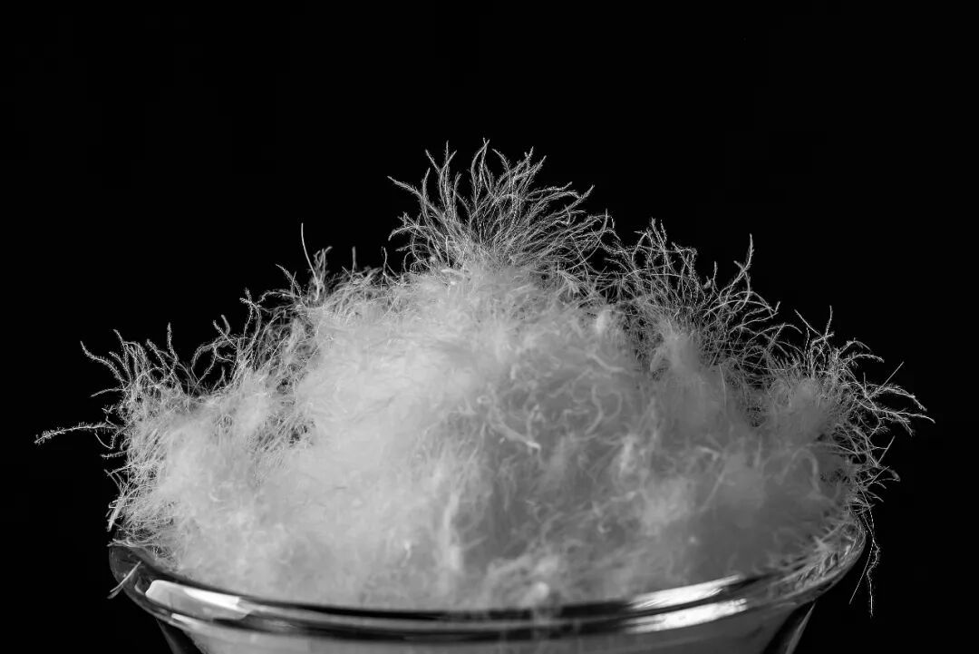 每天穿羽绒服12小时，福建一男子呼吸衰竭，肺都变成这样了！医生提醒