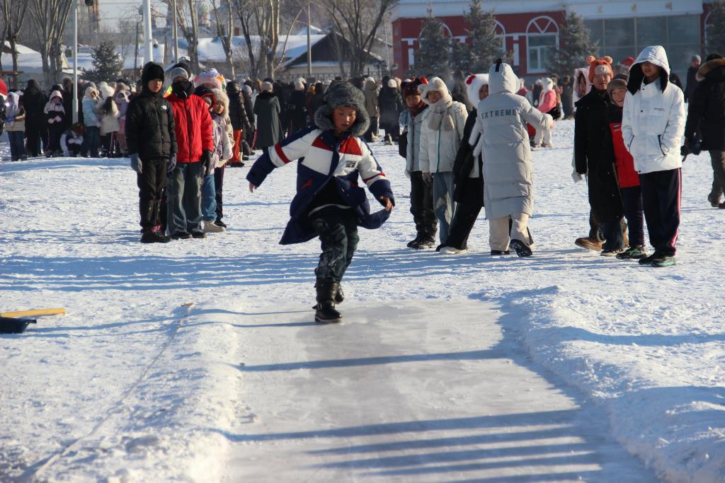 父母没“雪假”，孩子怎么玩？